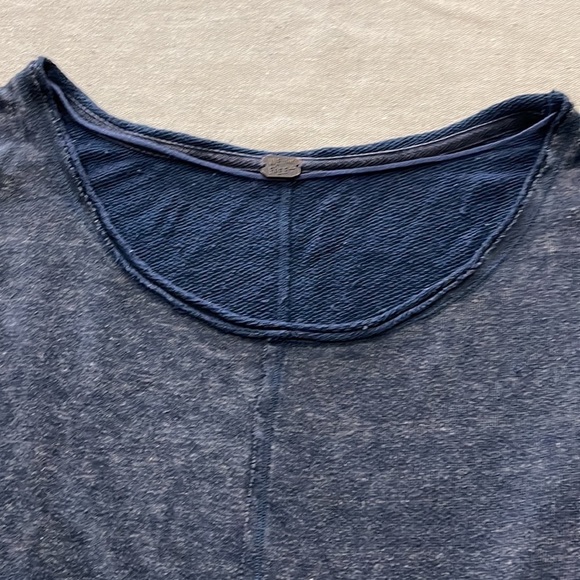 We The Free-Free People Top - Oversized M top. EUC. Side slits up to armpits - Picture 2 of 5